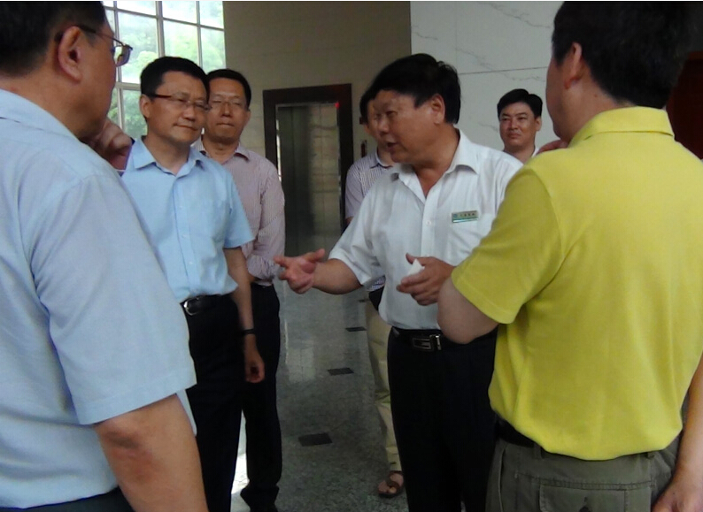 中國醫藥集團和龍巖市領(lǐng)導蒞臨我司視察調研 中國醫藥集團和龍巖市領(lǐng)導蒞臨我司視察調研