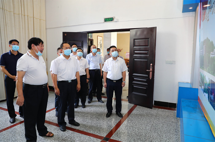 龍巖市領(lǐng)導蒞臨天泉藥業(yè)視察調研