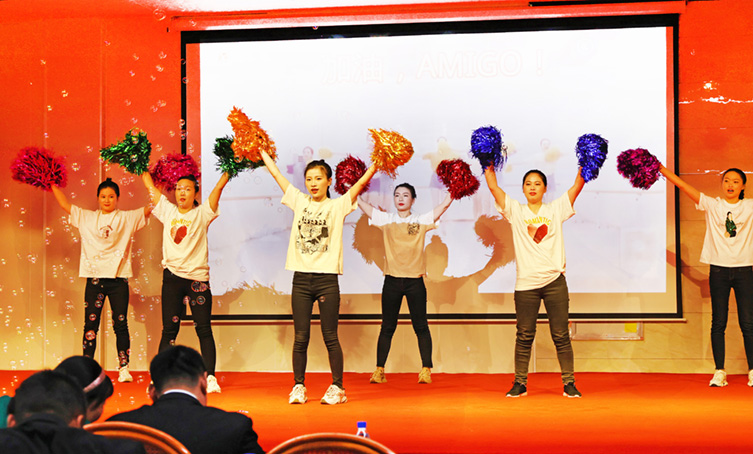 ?；⒂?，活力綻放！天泉藥業(yè)2022年春節聯(lián)歡會(huì )激情上演！